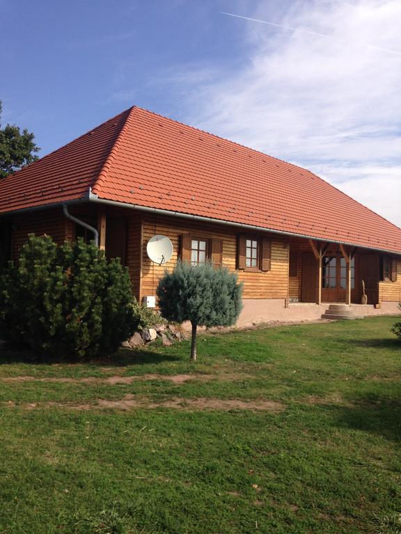 Mezesfeszer Apartman Cserkút Exterior foto